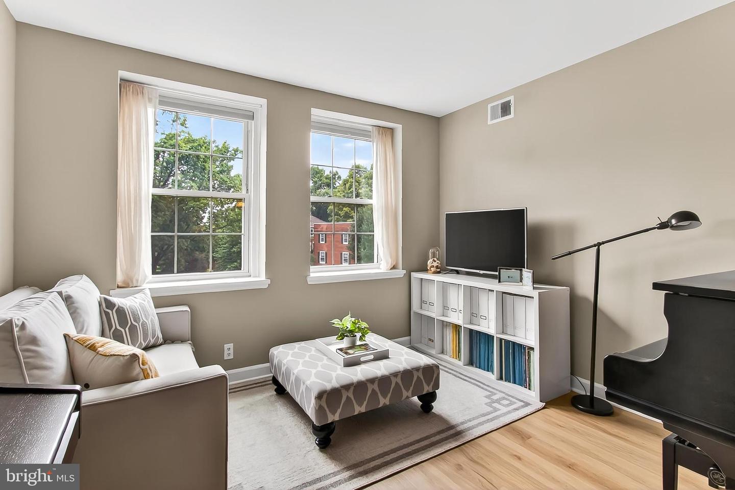 4860 28TH ST S #B1, ARLINGTON, Virginia 22206, 1 Bedroom Bedrooms, 5 Rooms Rooms,1 BathroomBathrooms,Residential,For sale,4860 28TH ST S #B1,VAAR2064184 MLS # VAAR2064184