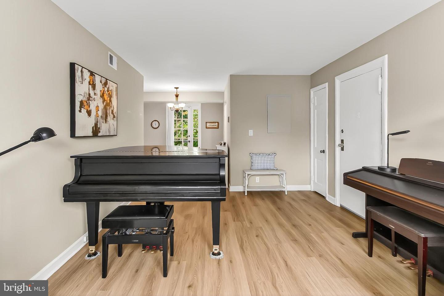 4860 28TH ST S #B1, ARLINGTON, Virginia 22206, 1 Bedroom Bedrooms, 5 Rooms Rooms,1 BathroomBathrooms,Residential,For sale,4860 28TH ST S #B1,VAAR2064184 MLS # VAAR2064184