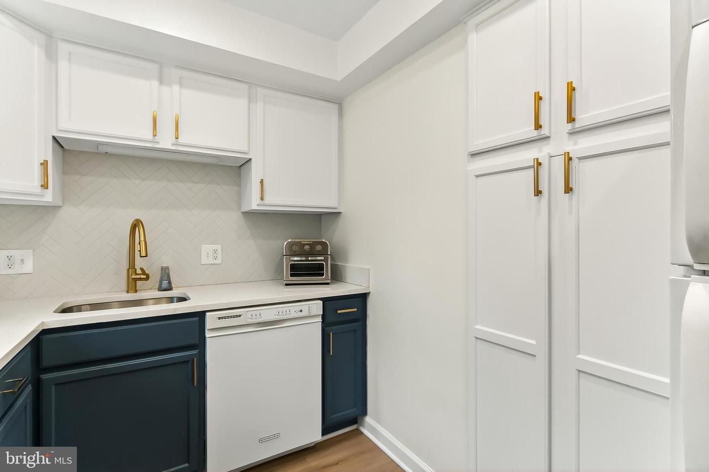 4860 28TH ST S #B1, ARLINGTON, Virginia 22206, 1 Bedroom Bedrooms, 5 Rooms Rooms,1 BathroomBathrooms,Residential,For sale,4860 28TH ST S #B1,VAAR2064184 MLS # VAAR2064184