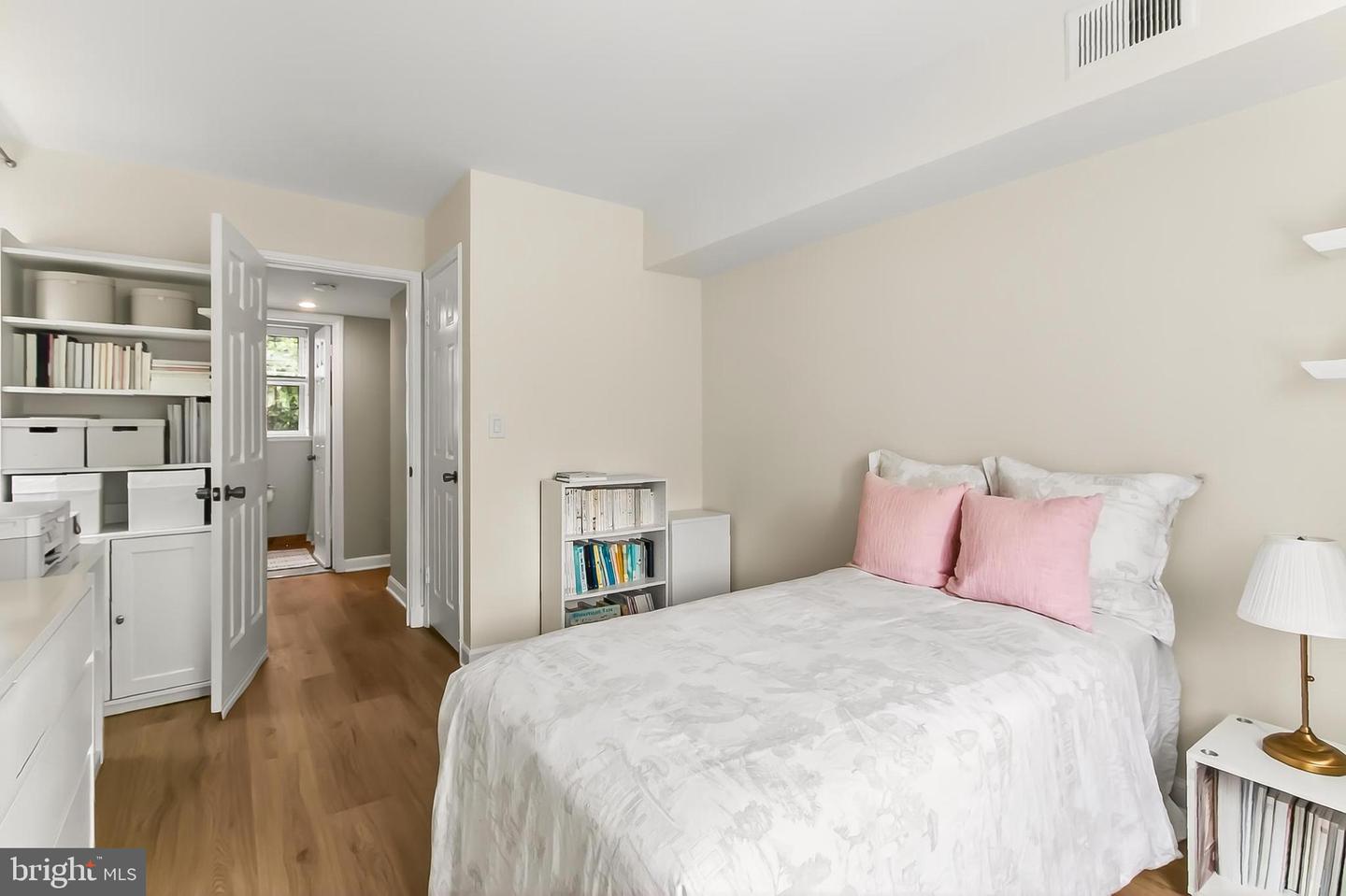 4860 28TH ST S #B1, ARLINGTON, Virginia 22206, 1 Bedroom Bedrooms, 5 Rooms Rooms,1 BathroomBathrooms,Residential,For sale,4860 28TH ST S #B1,VAAR2064184 MLS # VAAR2064184
