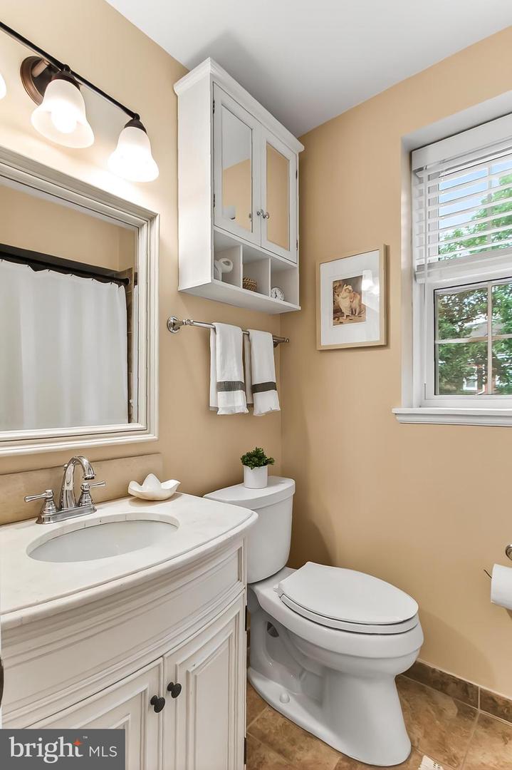 4860 28TH ST S #B1, ARLINGTON, Virginia 22206, 1 Bedroom Bedrooms, 5 Rooms Rooms,1 BathroomBathrooms,Residential,For sale,4860 28TH ST S #B1,VAAR2064184 MLS # VAAR2064184