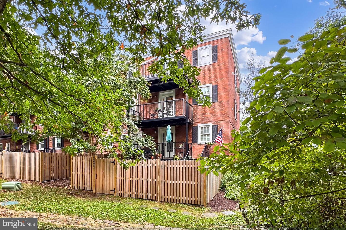 4860 28TH ST S #B1, ARLINGTON, Virginia 22206, 1 Bedroom Bedrooms, 5 Rooms Rooms,1 BathroomBathrooms,Residential,For sale,4860 28TH ST S #B1,VAAR2064184 MLS # VAAR2064184
