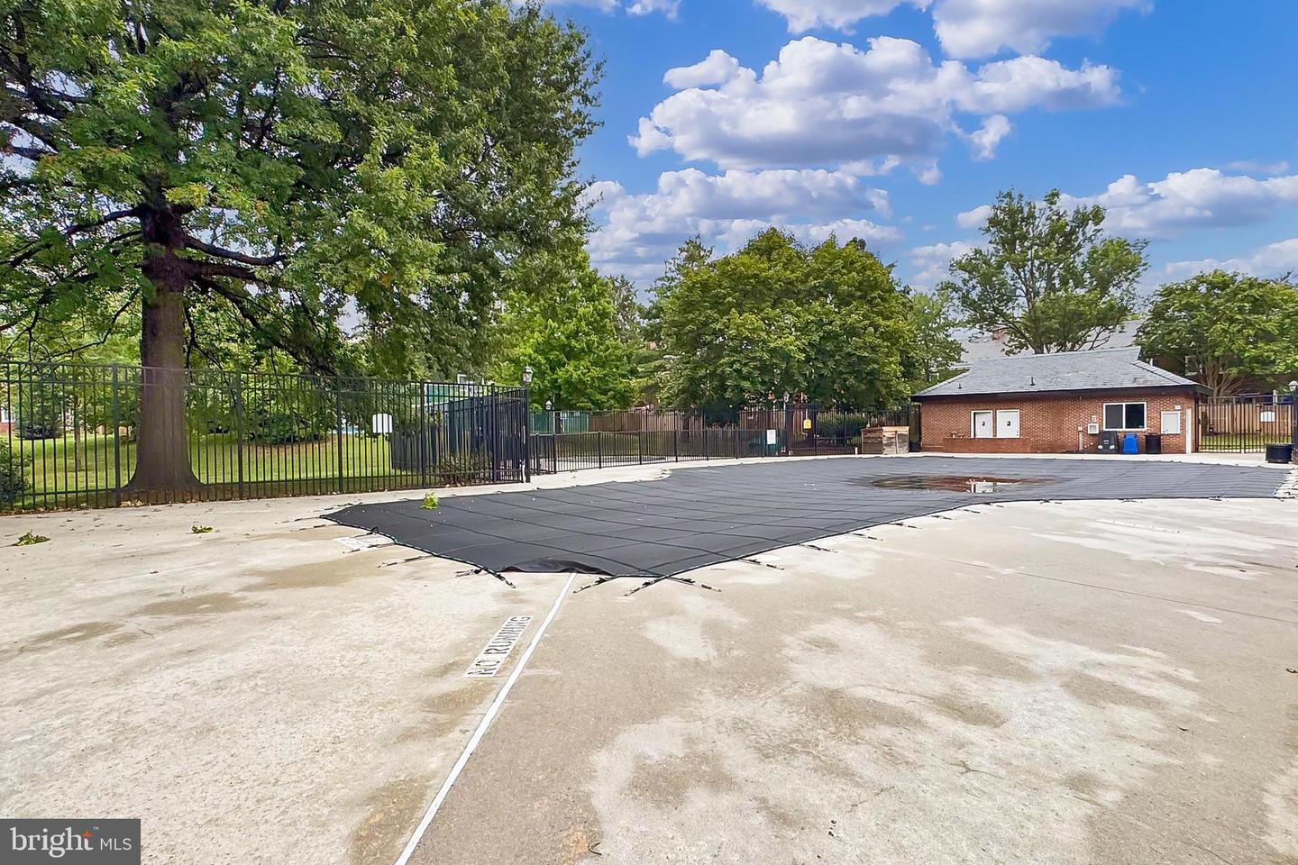 4860 28TH ST S #B1, ARLINGTON, Virginia 22206, 1 Bedroom Bedrooms, 5 Rooms Rooms,1 BathroomBathrooms,Residential,For sale,4860 28TH ST S #B1,VAAR2064184 MLS # VAAR2064184