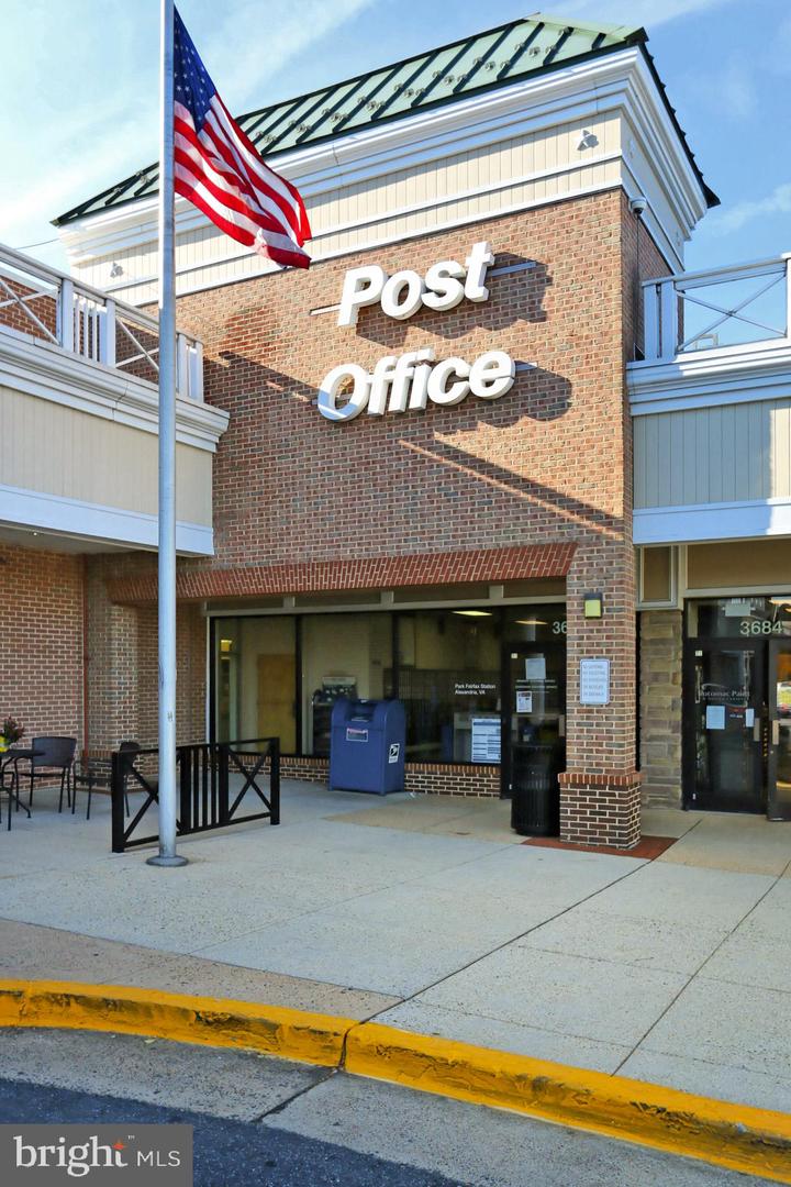 4860 28TH ST S #B1, ARLINGTON, Virginia 22206, 1 Bedroom Bedrooms, 5 Rooms Rooms,1 BathroomBathrooms,Residential,For sale,4860 28TH ST S #B1,VAAR2064184 MLS # VAAR2064184