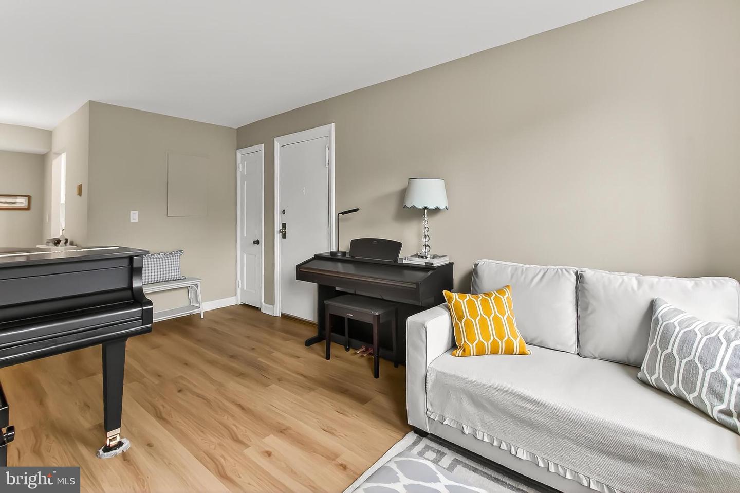 4860 28TH ST S #B1, ARLINGTON, Virginia 22206, 1 Bedroom Bedrooms, 5 Rooms Rooms,1 BathroomBathrooms,Residential,For sale,4860 28TH ST S #B1,VAAR2064184 MLS # VAAR2064184