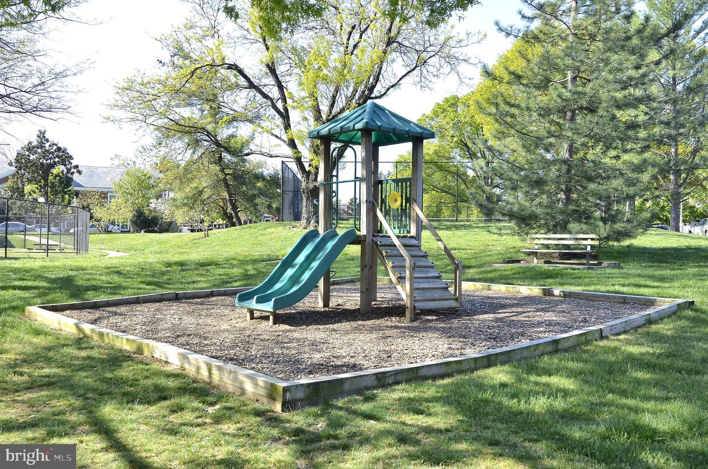 4860 28TH ST S #B1, ARLINGTON, Virginia 22206, 1 Bedroom Bedrooms, 5 Rooms Rooms,1 BathroomBathrooms,Residential,For sale,4860 28TH ST S #B1,VAAR2064184 MLS # VAAR2064184