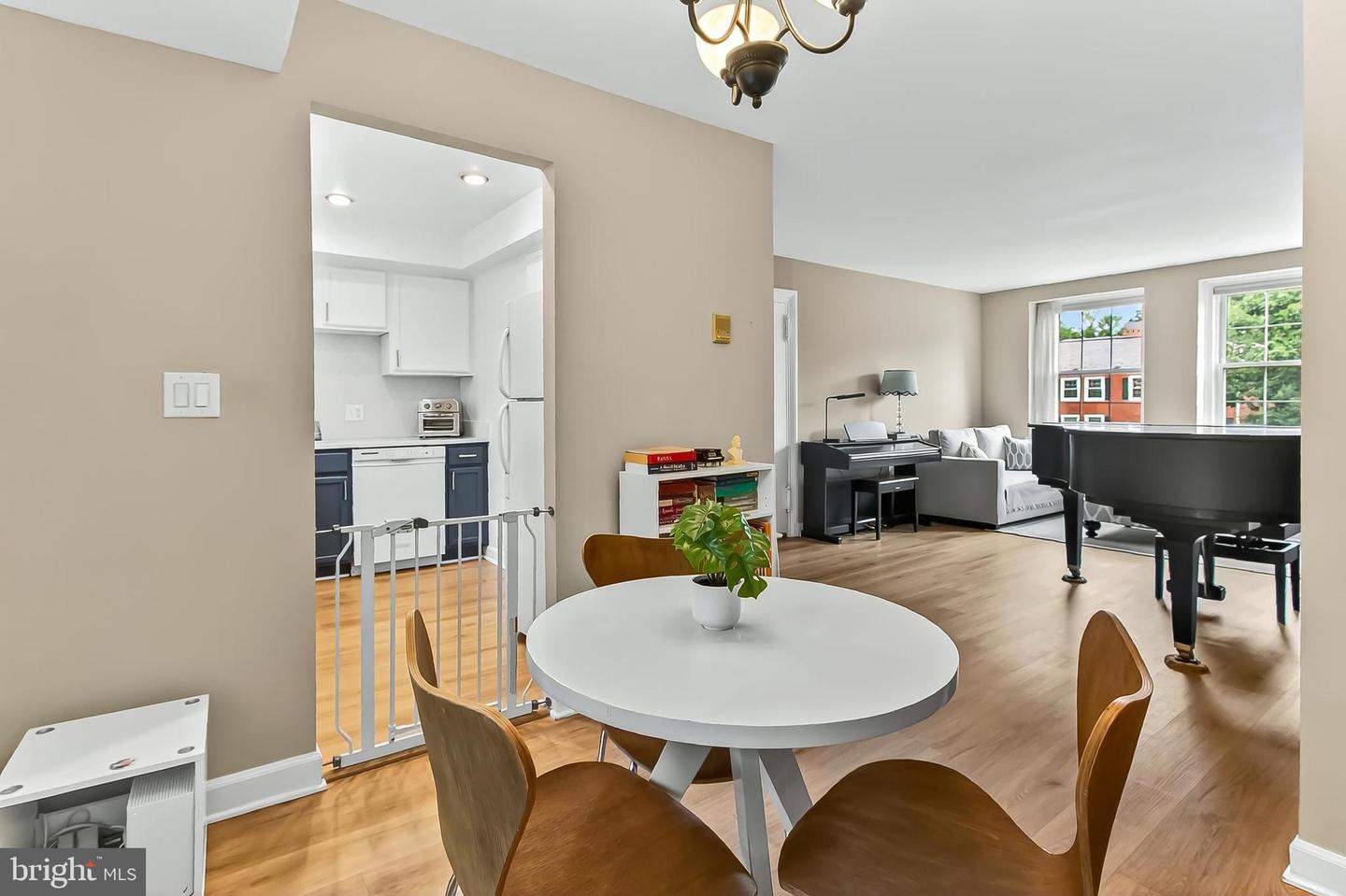 4860 28TH ST S #B1, ARLINGTON, Virginia 22206, 1 Bedroom Bedrooms, 5 Rooms Rooms,1 BathroomBathrooms,Residential,For sale,4860 28TH ST S #B1,VAAR2064184 MLS # VAAR2064184