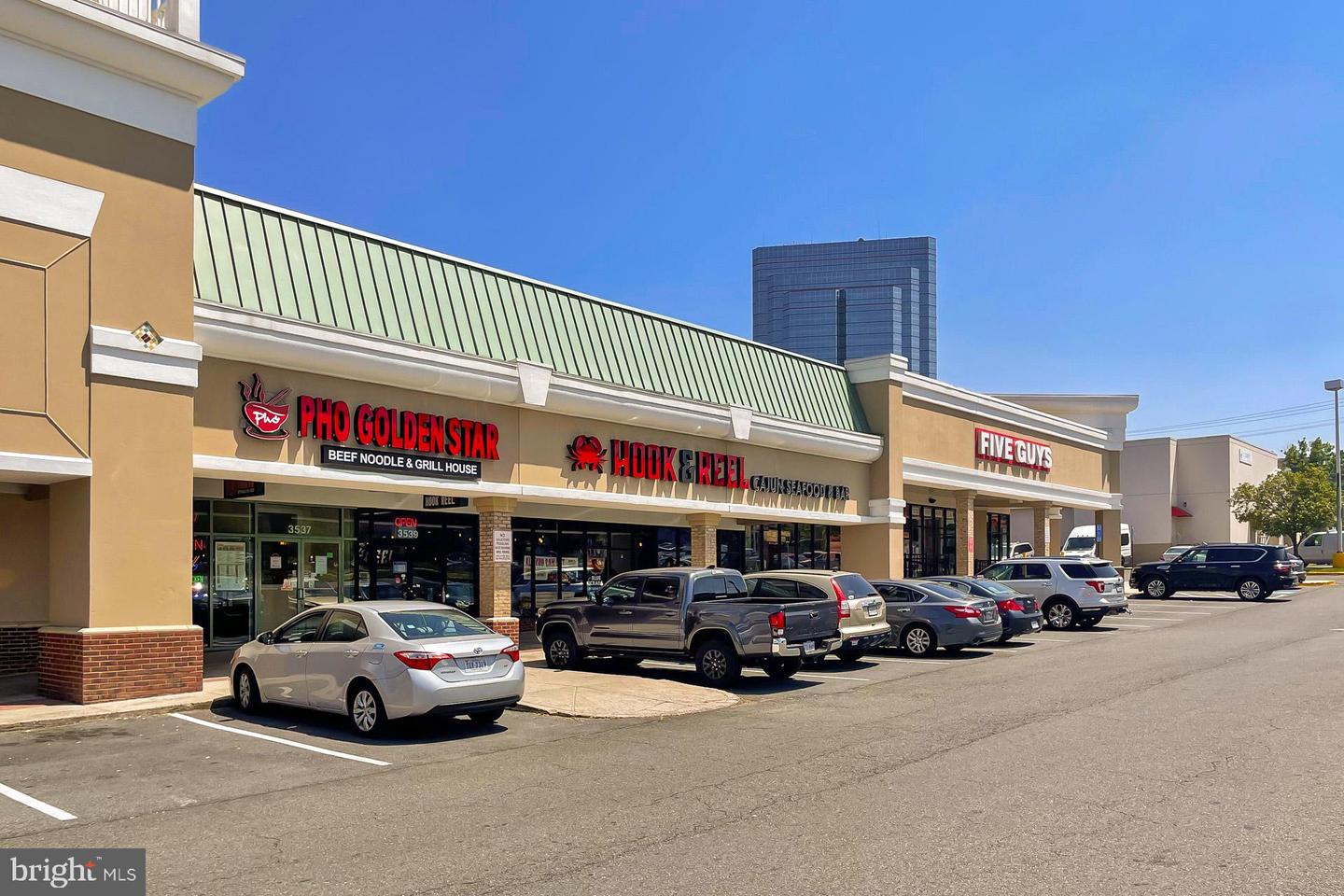 4860 28TH ST S #B1, ARLINGTON, Virginia 22206, 1 Bedroom Bedrooms, 5 Rooms Rooms,1 BathroomBathrooms,Residential,For sale,4860 28TH ST S #B1,VAAR2064184 MLS # VAAR2064184