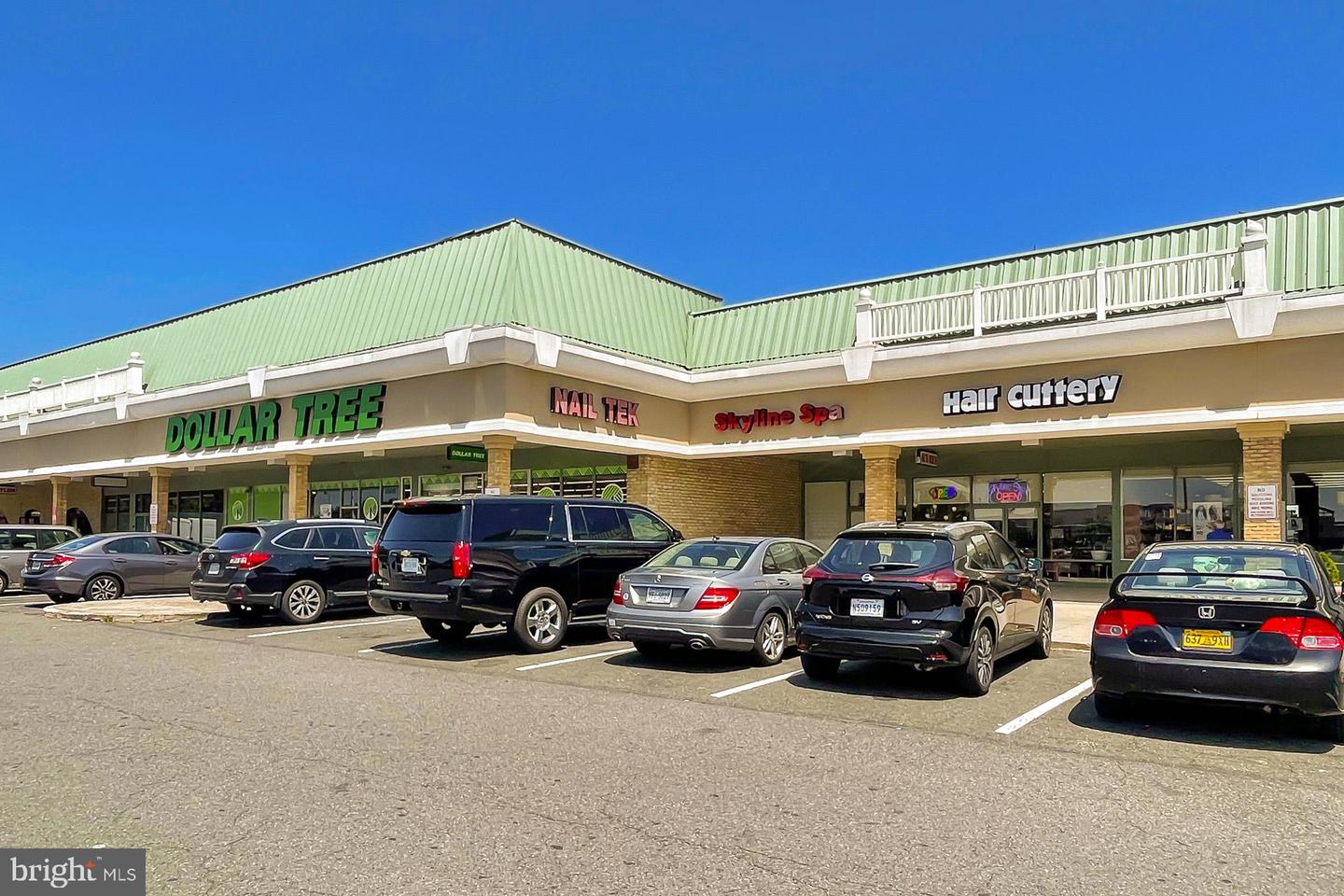 4860 28TH ST S #B1, ARLINGTON, Virginia 22206, 1 Bedroom Bedrooms, 5 Rooms Rooms,1 BathroomBathrooms,Residential,For sale,4860 28TH ST S #B1,VAAR2064184 MLS # VAAR2064184