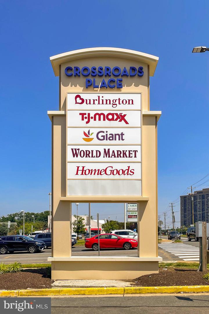 4860 28TH ST S #B1, ARLINGTON, Virginia 22206, 1 Bedroom Bedrooms, 5 Rooms Rooms,1 BathroomBathrooms,Residential,For sale,4860 28TH ST S #B1,VAAR2064184 MLS # VAAR2064184