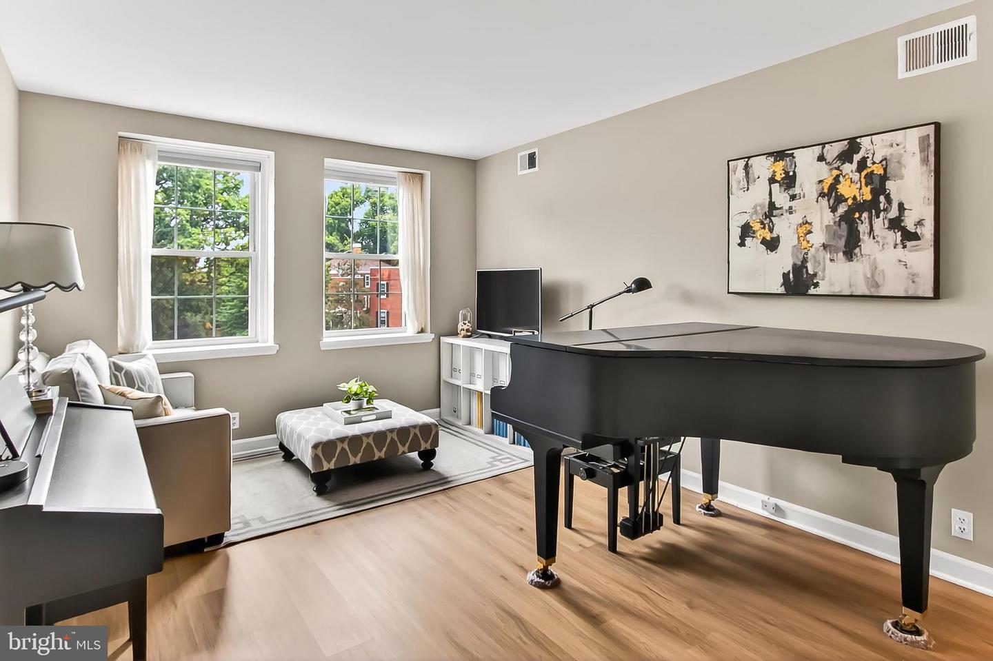 4860 28TH ST S #B1, ARLINGTON, Virginia 22206, 1 Bedroom Bedrooms, 5 Rooms Rooms,1 BathroomBathrooms,Residential,For sale,4860 28TH ST S #B1,VAAR2064184 MLS # VAAR2064184