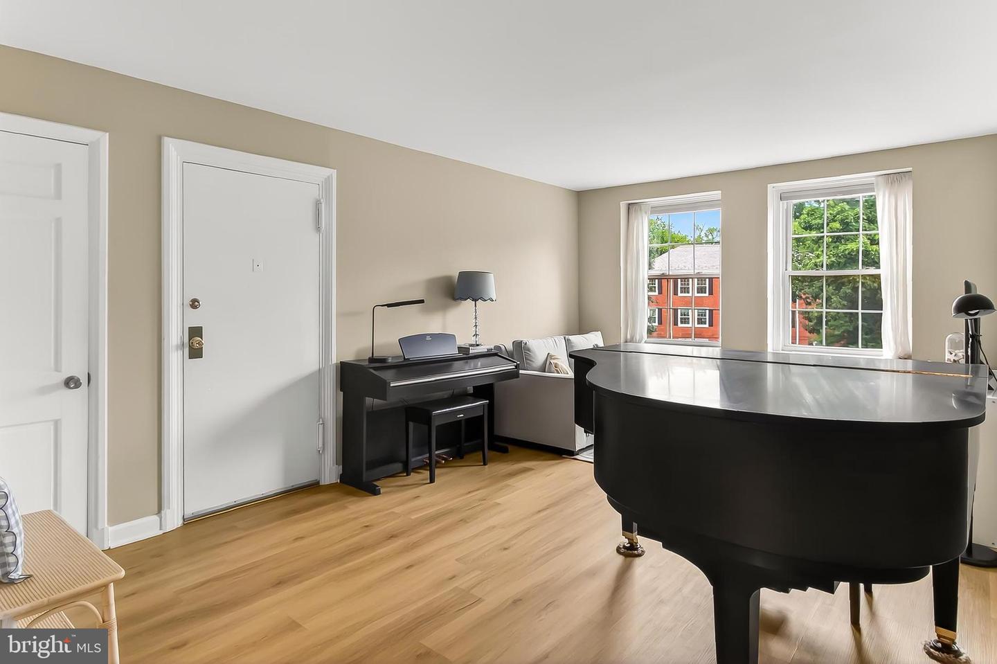 4860 28TH ST S #B1, ARLINGTON, Virginia 22206, 1 Bedroom Bedrooms, 5 Rooms Rooms,1 BathroomBathrooms,Residential,For sale,4860 28TH ST S #B1,VAAR2064184 MLS # VAAR2064184