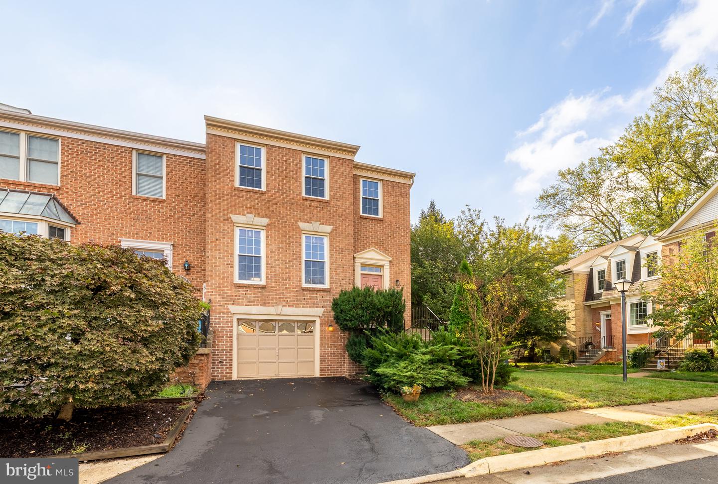 12323 FOX LAKE CT, FAIRFAX, Virginia 22033, 3 Bedrooms Bedrooms, ,2 BathroomsBathrooms,Residential,For sale,12323 FOX LAKE CT,VAFX2269428 MLS # VAFX2269428