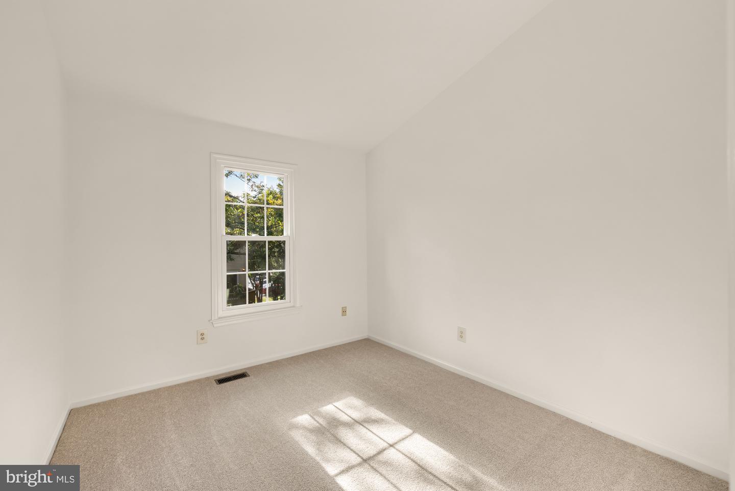 12323 FOX LAKE CT, FAIRFAX, Virginia 22033, 3 Bedrooms Bedrooms, ,2 BathroomsBathrooms,Residential,For sale,12323 FOX LAKE CT,VAFX2269428 MLS # VAFX2269428