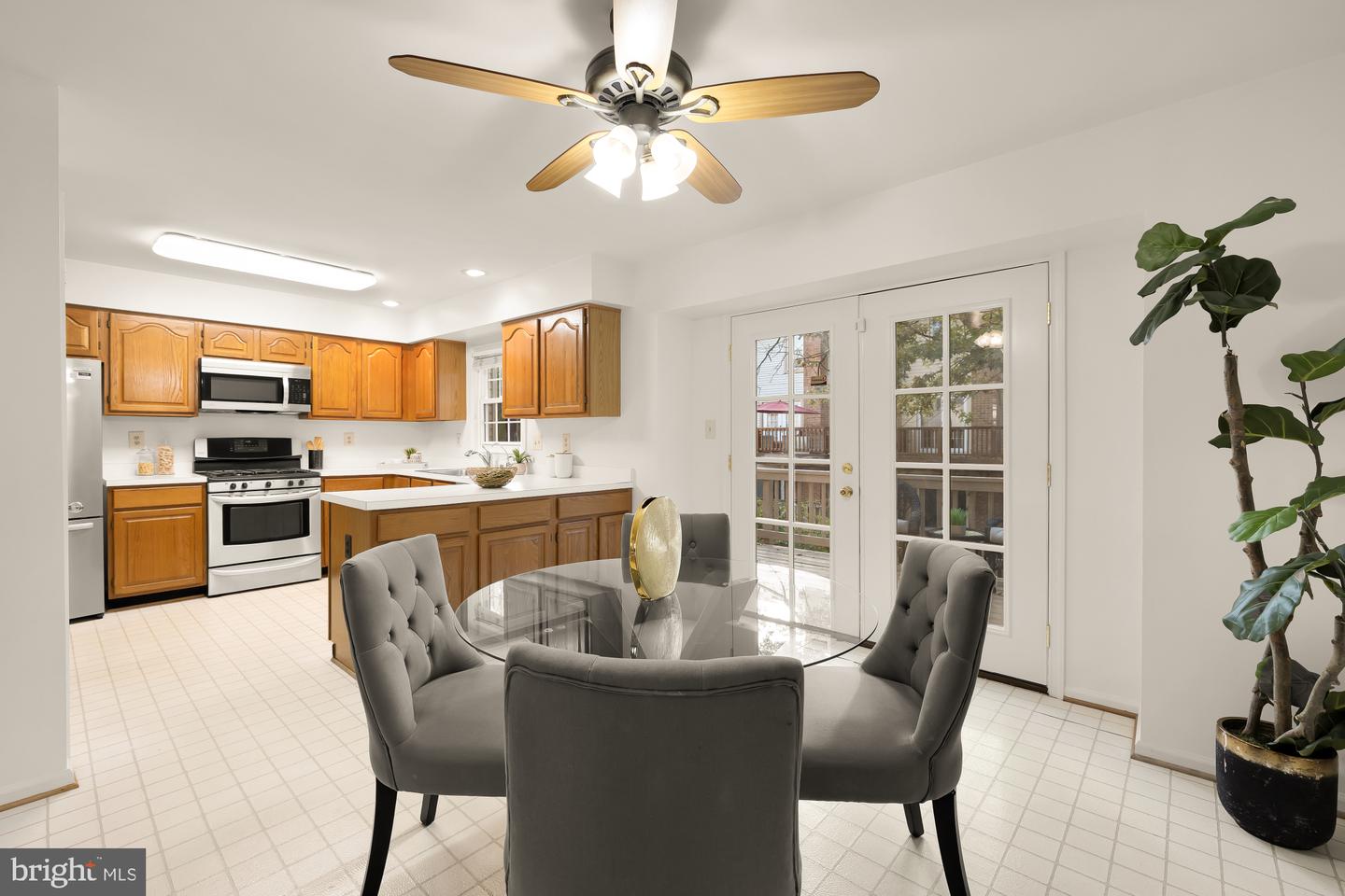 12323 FOX LAKE CT, FAIRFAX, Virginia 22033, 3 Bedrooms Bedrooms, ,2 BathroomsBathrooms,Residential,For sale,12323 FOX LAKE CT,VAFX2269428 MLS # VAFX2269428