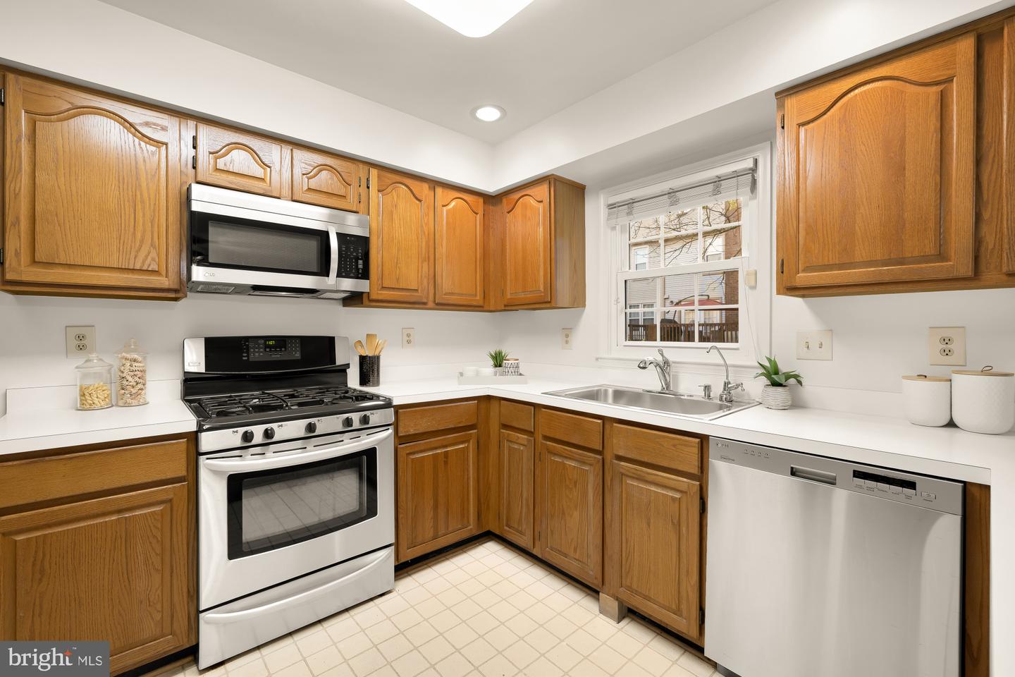 12323 FOX LAKE CT, FAIRFAX, Virginia 22033, 3 Bedrooms Bedrooms, ,2 BathroomsBathrooms,Residential,For sale,12323 FOX LAKE CT,VAFX2269428 MLS # VAFX2269428