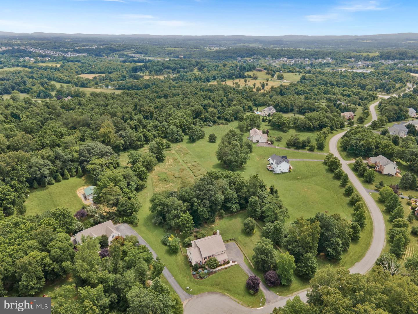 35400 AUTUMN RIDGE CT, ROUND HILL, Virginia 20141, 4 Bedrooms Bedrooms, ,5 BathroomsBathrooms,Residential,For sale,35400 AUTUMN RIDGE CT,VALO2101054 MLS # VALO2101054