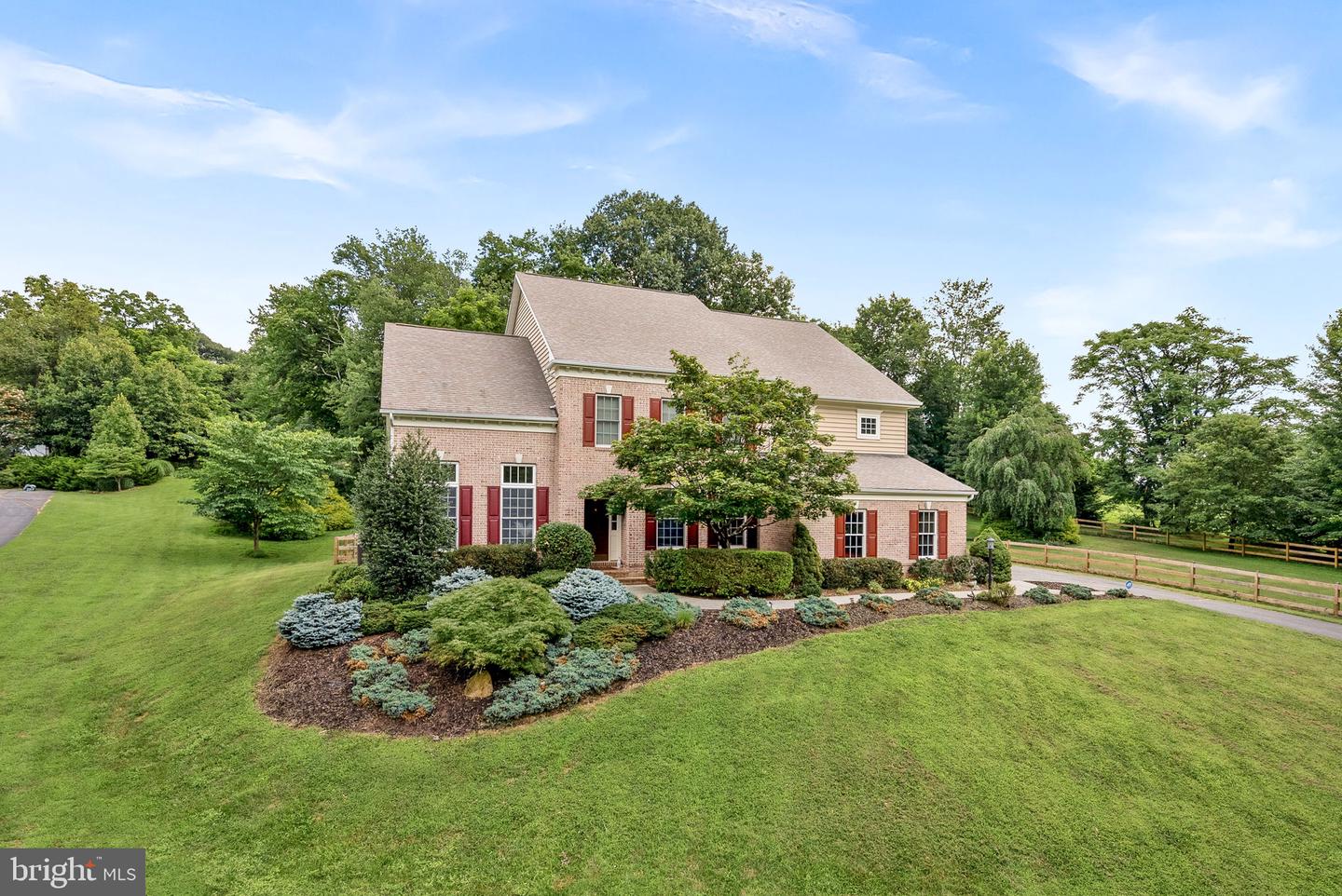 35400 AUTUMN RIDGE CT, ROUND HILL, Virginia 20141, 4 Bedrooms Bedrooms, ,5 BathroomsBathrooms,Residential,For sale,35400 AUTUMN RIDGE CT,VALO2101054 MLS # VALO2101054