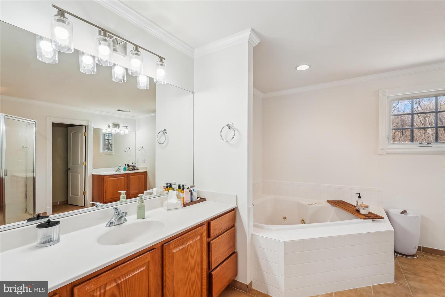 35400 AUTUMN RIDGE CT, ROUND HILL, Virginia 20141, 4 Bedrooms Bedrooms, ,5 BathroomsBathrooms,Residential,For sale,35400 AUTUMN RIDGE CT,VALO2101054 MLS # VALO2101054