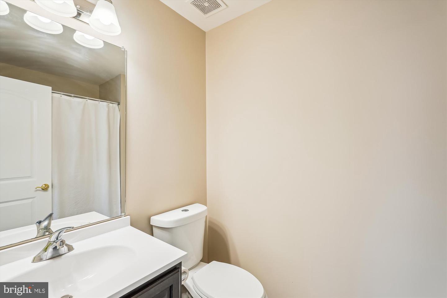35400 AUTUMN RIDGE CT, ROUND HILL, Virginia 20141, 4 Bedrooms Bedrooms, ,5 BathroomsBathrooms,Residential,For sale,35400 AUTUMN RIDGE CT,VALO2101054 MLS # VALO2101054