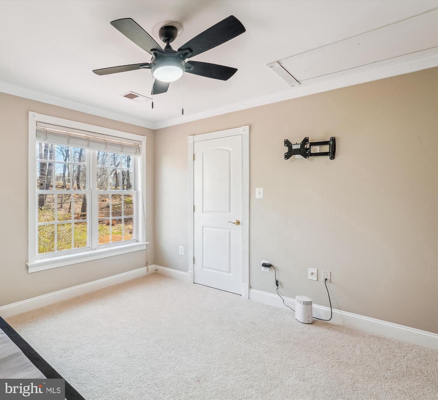 35400 AUTUMN RIDGE CT, ROUND HILL, Virginia 20141, 4 Bedrooms Bedrooms, ,5 BathroomsBathrooms,Residential,For sale,35400 AUTUMN RIDGE CT,VALO2101054 MLS # VALO2101054