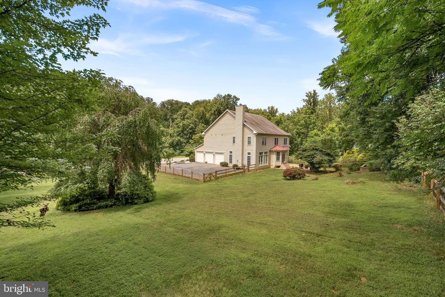 35400 AUTUMN RIDGE CT, ROUND HILL, Virginia 20141, 4 Bedrooms Bedrooms, ,5 BathroomsBathrooms,Residential,For sale,35400 AUTUMN RIDGE CT,VALO2101054 MLS # VALO2101054