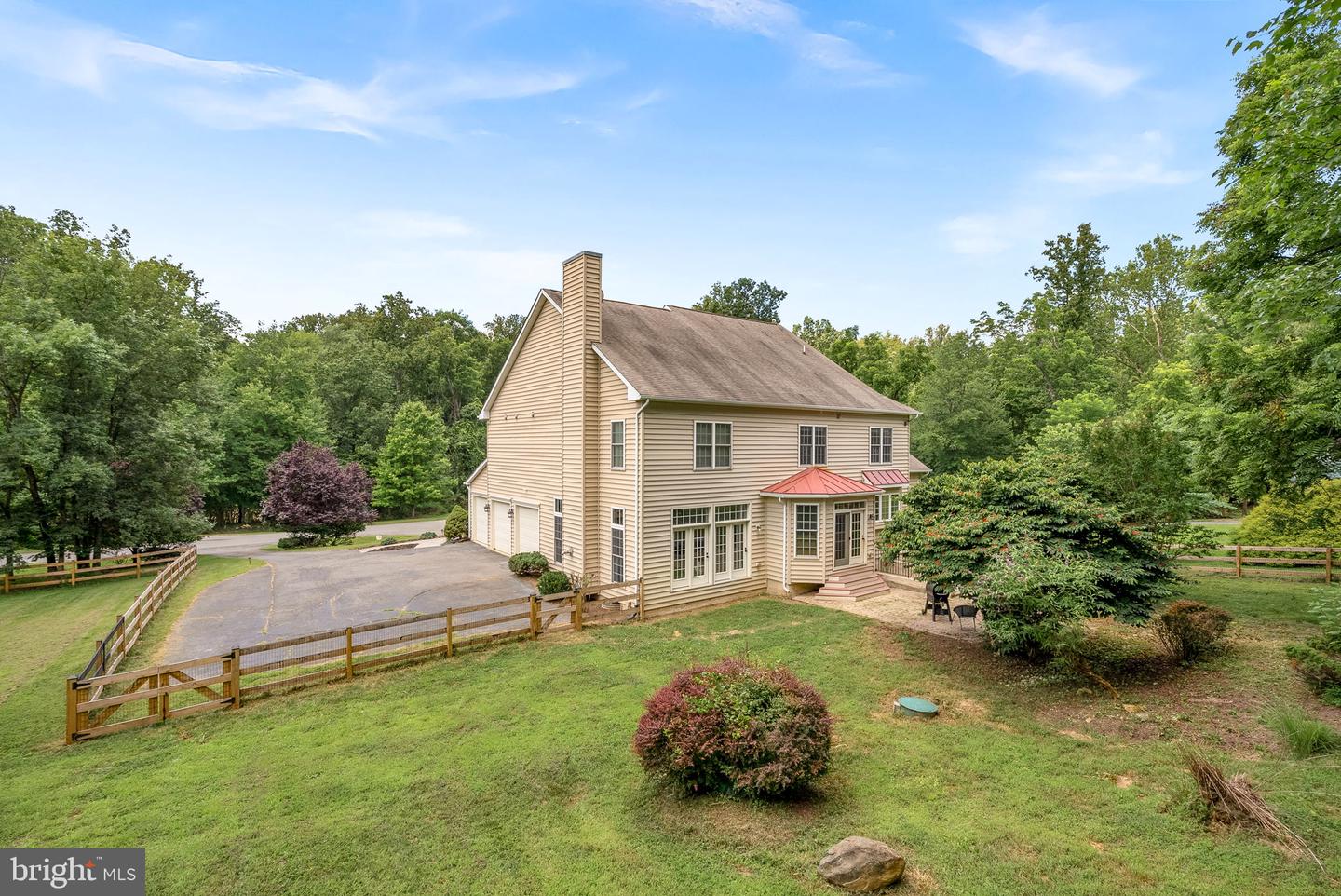 35400 AUTUMN RIDGE CT, ROUND HILL, Virginia 20141, 4 Bedrooms Bedrooms, ,5 BathroomsBathrooms,Residential,For sale,35400 AUTUMN RIDGE CT,VALO2101054 MLS # VALO2101054