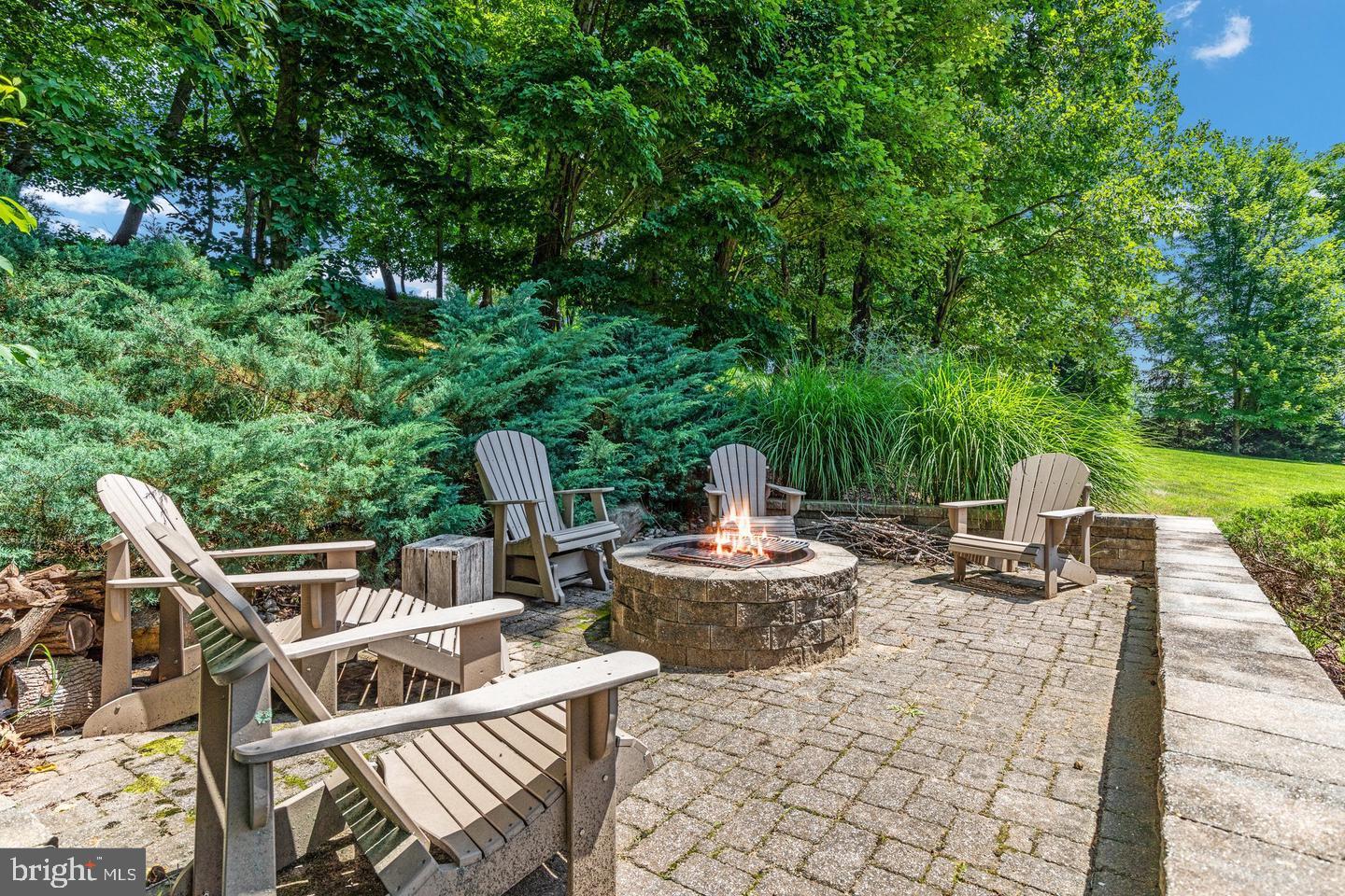 35400 AUTUMN RIDGE CT, ROUND HILL, Virginia 20141, 4 Bedrooms Bedrooms, ,5 BathroomsBathrooms,Residential,For sale,35400 AUTUMN RIDGE CT,VALO2101054 MLS # VALO2101054