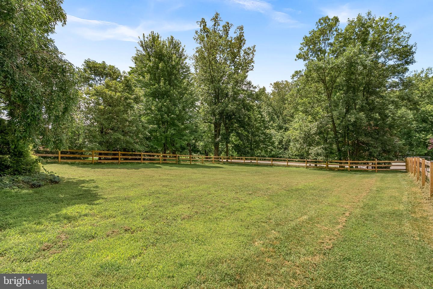 35400 AUTUMN RIDGE CT, ROUND HILL, Virginia 20141, 4 Bedrooms Bedrooms, ,5 BathroomsBathrooms,Residential,For sale,35400 AUTUMN RIDGE CT,VALO2101054 MLS # VALO2101054