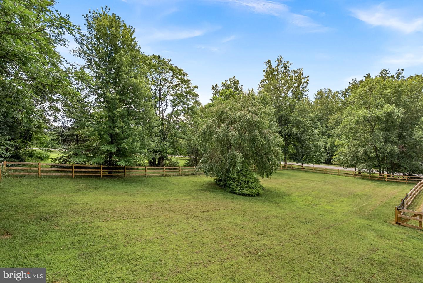 35400 AUTUMN RIDGE CT, ROUND HILL, Virginia 20141, 4 Bedrooms Bedrooms, ,5 BathroomsBathrooms,Residential,For sale,35400 AUTUMN RIDGE CT,VALO2101054 MLS # VALO2101054