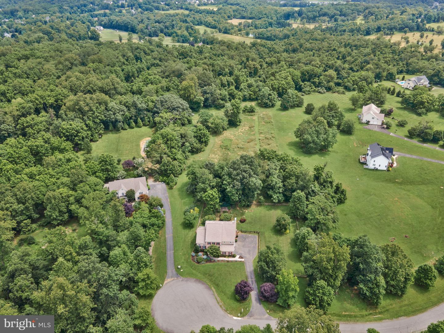 35400 AUTUMN RIDGE CT, ROUND HILL, Virginia 20141, 4 Bedrooms Bedrooms, ,5 BathroomsBathrooms,Residential,For sale,35400 AUTUMN RIDGE CT,VALO2101054 MLS # VALO2101054