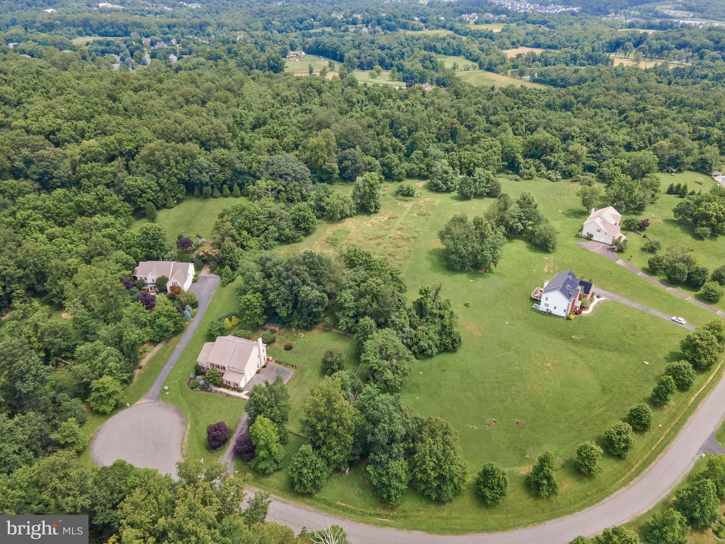 35400 AUTUMN RIDGE CT, ROUND HILL, Virginia 20141, 4 Bedrooms Bedrooms, ,5 BathroomsBathrooms,Residential,For sale,35400 AUTUMN RIDGE CT,VALO2101054 MLS # VALO2101054