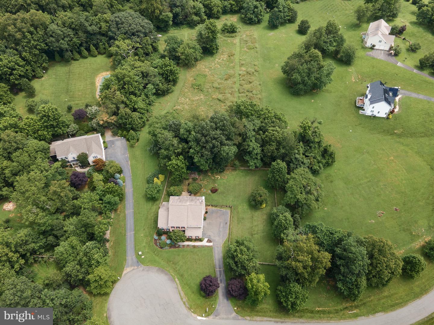 35400 AUTUMN RIDGE CT, ROUND HILL, Virginia 20141, 4 Bedrooms Bedrooms, ,5 BathroomsBathrooms,Residential,For sale,35400 AUTUMN RIDGE CT,VALO2101054 MLS # VALO2101054