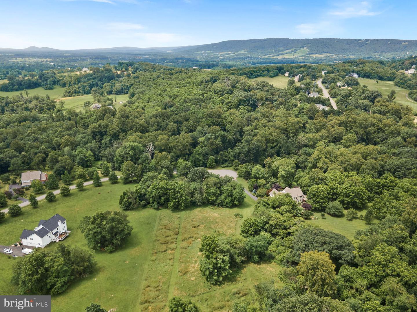 35400 AUTUMN RIDGE CT, ROUND HILL, Virginia 20141, 4 Bedrooms Bedrooms, ,5 BathroomsBathrooms,Residential,For sale,35400 AUTUMN RIDGE CT,VALO2101054 MLS # VALO2101054