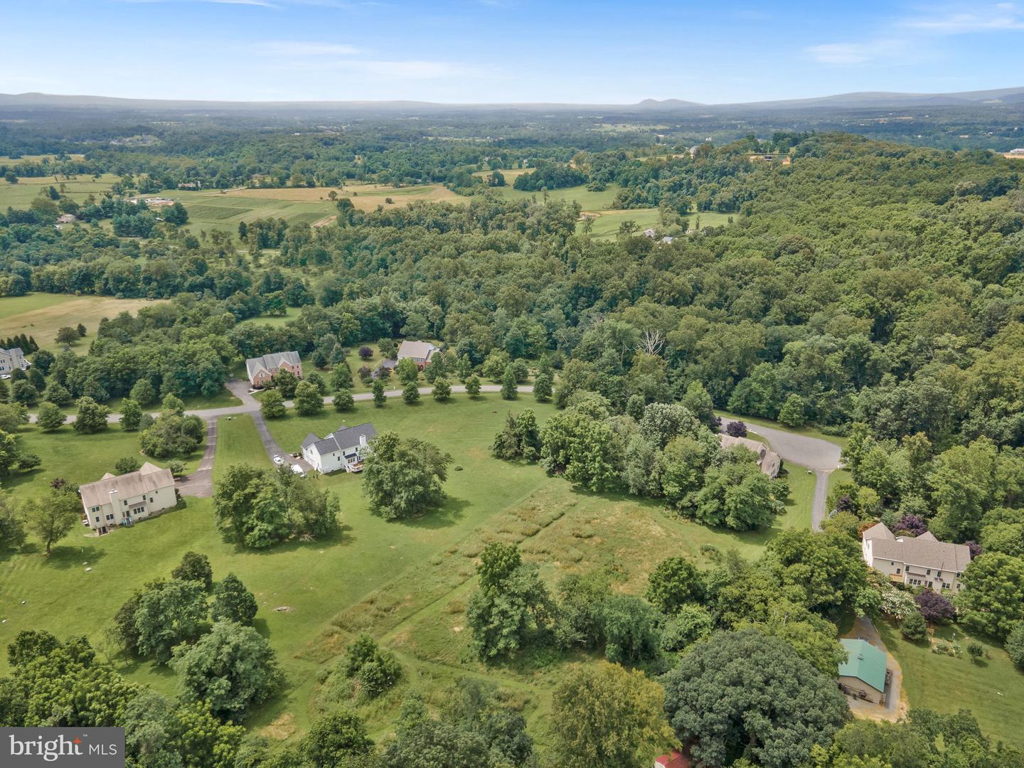 35400 AUTUMN RIDGE CT, ROUND HILL, Virginia 20141, 4 Bedrooms Bedrooms, ,5 BathroomsBathrooms,Residential,For sale,35400 AUTUMN RIDGE CT,VALO2101054 MLS # VALO2101054