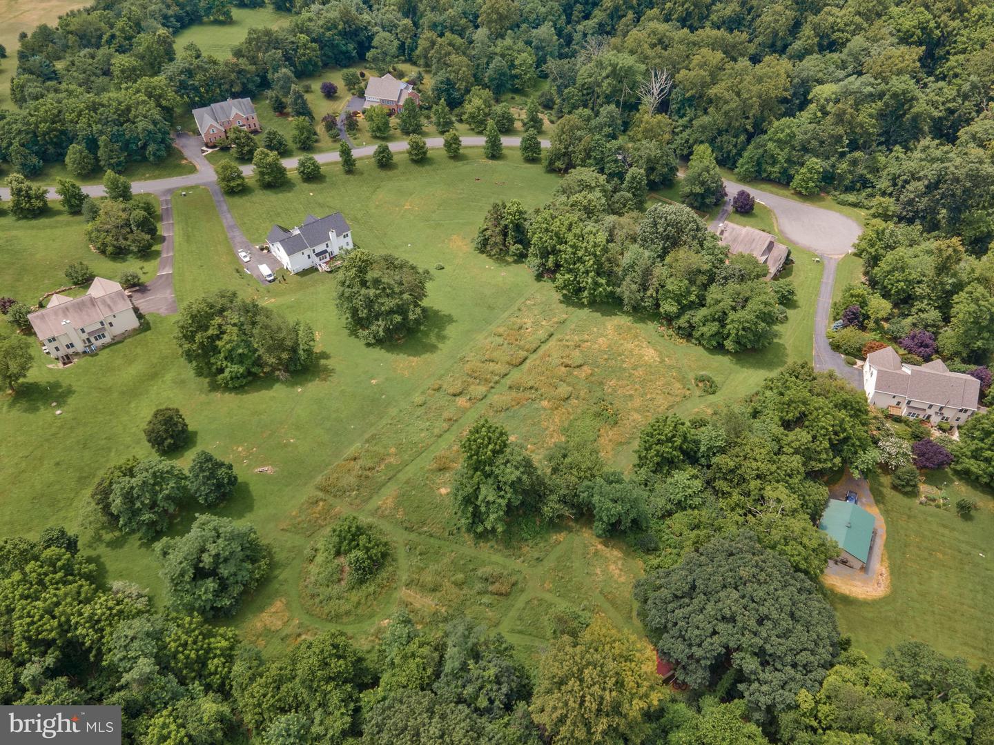 35400 AUTUMN RIDGE CT, ROUND HILL, Virginia 20141, 4 Bedrooms Bedrooms, ,5 BathroomsBathrooms,Residential,For sale,35400 AUTUMN RIDGE CT,VALO2101054 MLS # VALO2101054