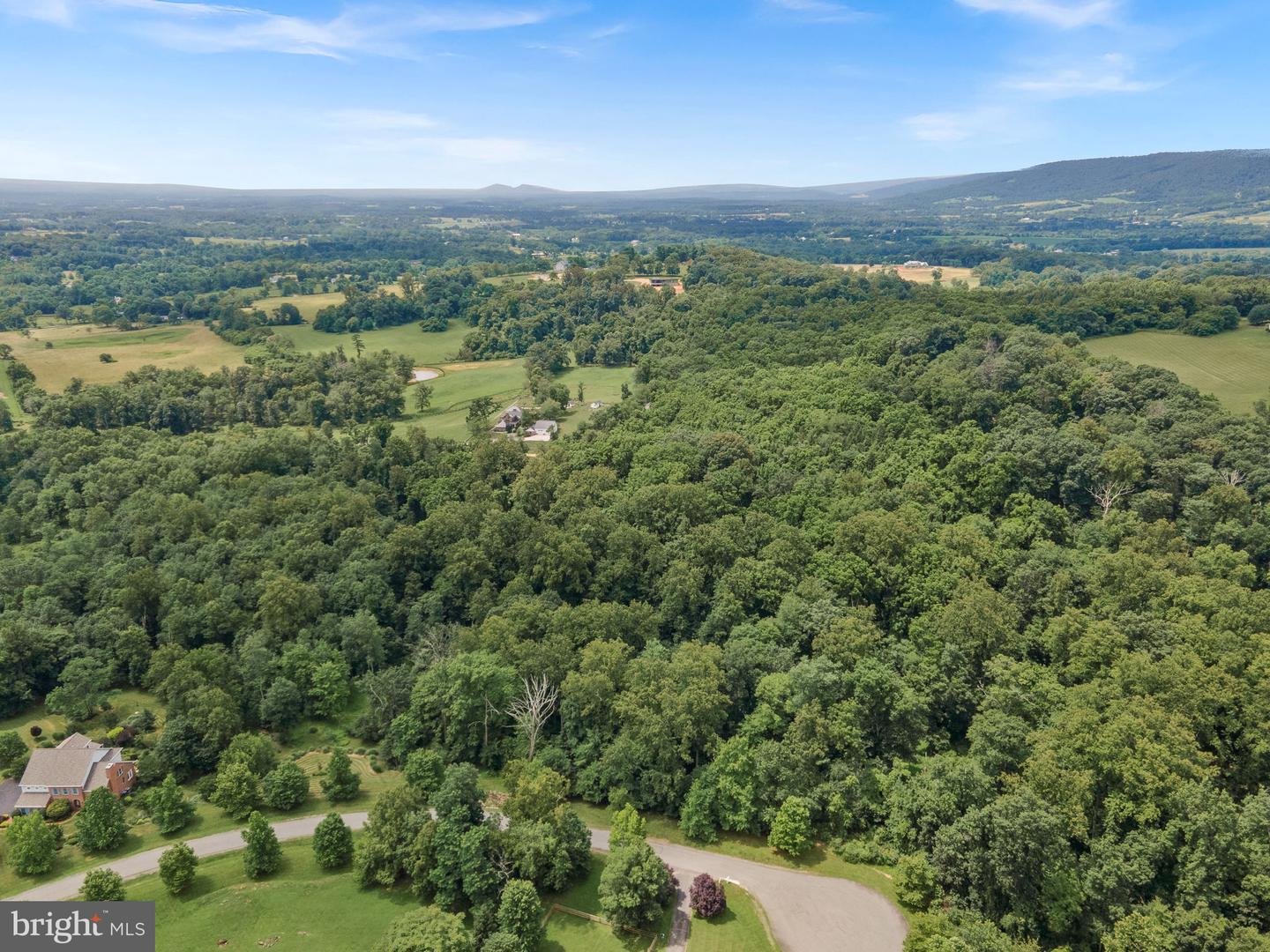 35400 AUTUMN RIDGE CT, ROUND HILL, Virginia 20141, 4 Bedrooms Bedrooms, ,5 BathroomsBathrooms,Residential,For sale,35400 AUTUMN RIDGE CT,VALO2101054 MLS # VALO2101054