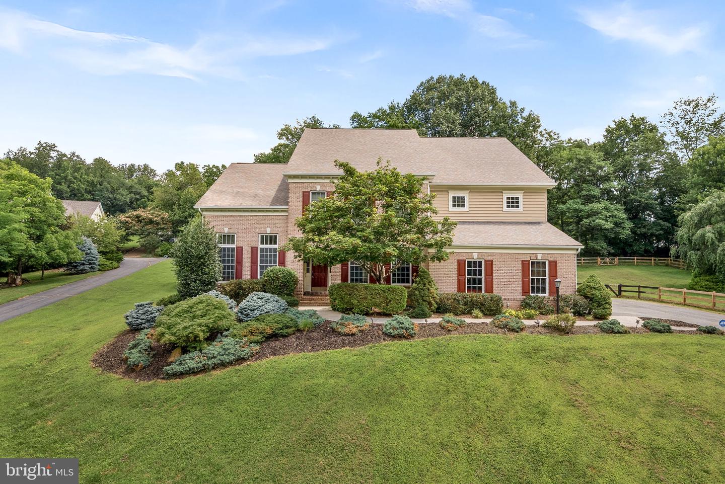 35400 AUTUMN RIDGE CT, ROUND HILL, Virginia 20141, 4 Bedrooms Bedrooms, ,5 BathroomsBathrooms,Residential,For sale,35400 AUTUMN RIDGE CT,VALO2101054 MLS # VALO2101054