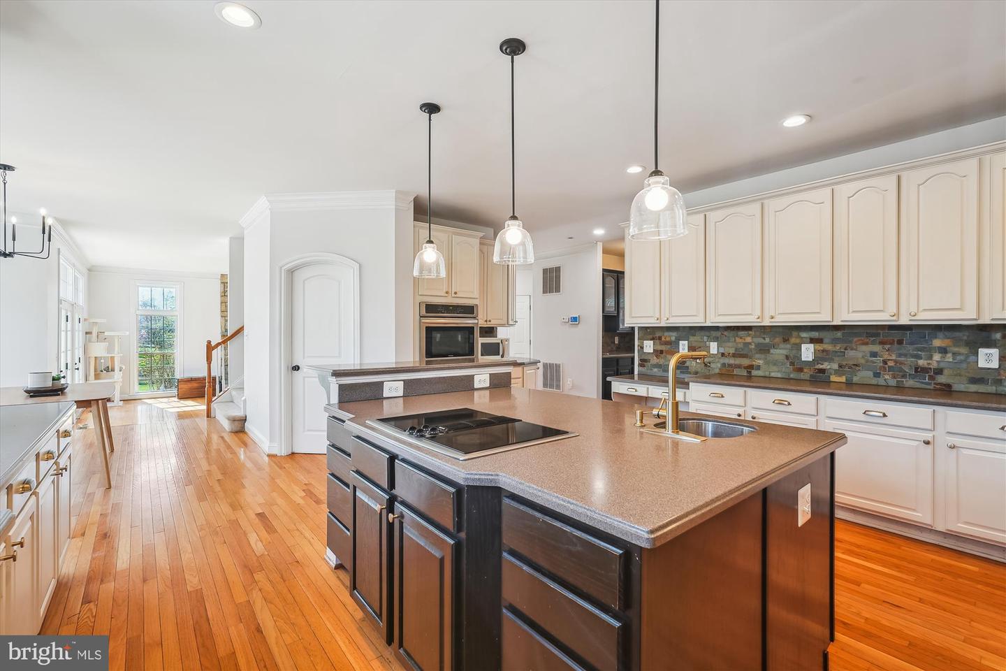 35400 AUTUMN RIDGE CT, ROUND HILL, Virginia 20141, 4 Bedrooms Bedrooms, ,5 BathroomsBathrooms,Residential,For sale,35400 AUTUMN RIDGE CT,VALO2101054 MLS # VALO2101054