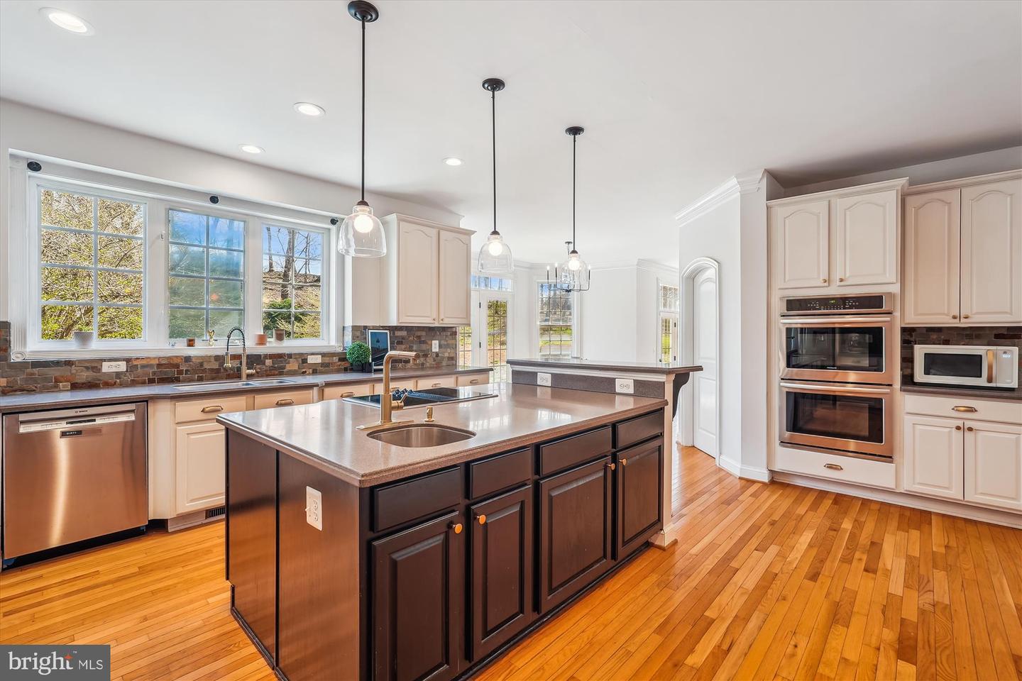 35400 AUTUMN RIDGE CT, ROUND HILL, Virginia 20141, 4 Bedrooms Bedrooms, ,5 BathroomsBathrooms,Residential,For sale,35400 AUTUMN RIDGE CT,VALO2101054 MLS # VALO2101054