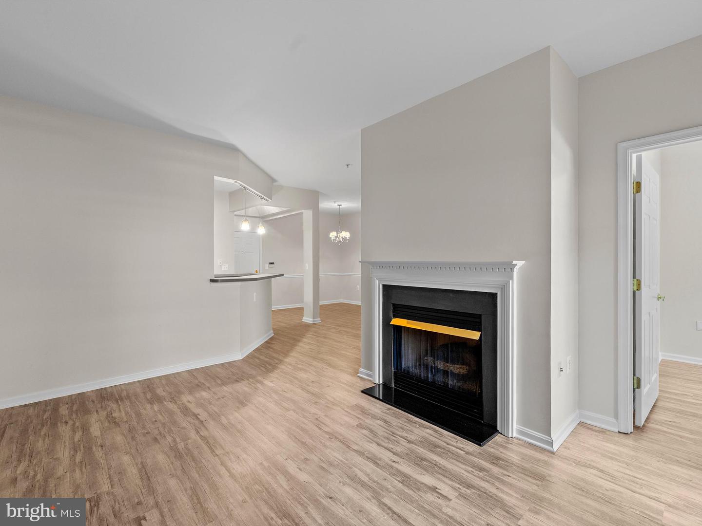 2911 DEER HOLLOW WAY #118, FAIRFAX, Virginia 22031, 2 Bedrooms Bedrooms, ,2 BathroomsBathrooms,Residential,For sale,2911 DEER HOLLOW WAY #118,VAFX2253848 MLS # VAFX2253848