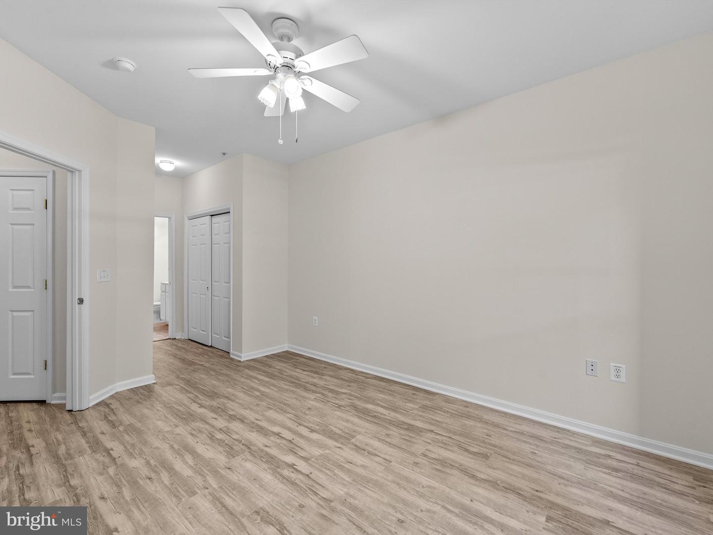 2911 DEER HOLLOW WAY #118, FAIRFAX, Virginia 22031, 2 Bedrooms Bedrooms, ,2 BathroomsBathrooms,Residential,For sale,2911 DEER HOLLOW WAY #118,VAFX2253848 MLS # VAFX2253848