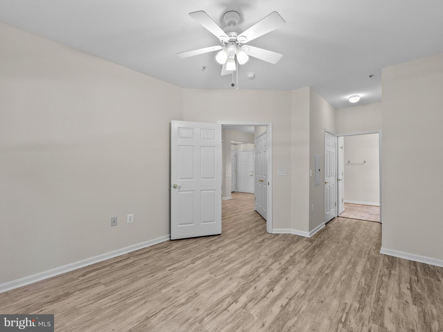 2911 DEER HOLLOW WAY #118, FAIRFAX, Virginia 22031, 2 Bedrooms Bedrooms, ,2 BathroomsBathrooms,Residential,For sale,2911 DEER HOLLOW WAY #118,VAFX2253848 MLS # VAFX2253848