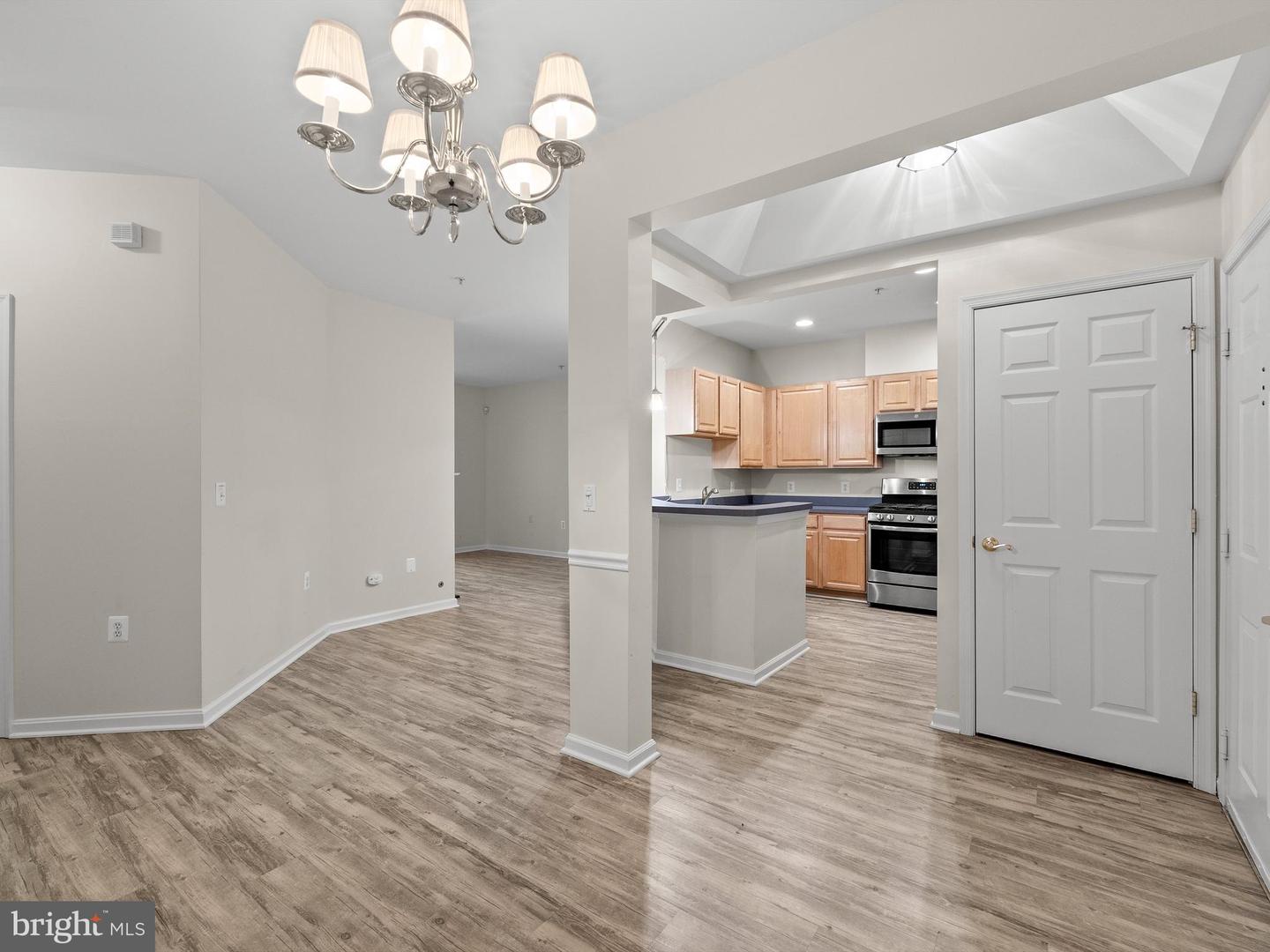 2911 DEER HOLLOW WAY #118, FAIRFAX, Virginia 22031, 2 Bedrooms Bedrooms, ,2 BathroomsBathrooms,Residential,For sale,2911 DEER HOLLOW WAY #118,VAFX2253848 MLS # VAFX2253848