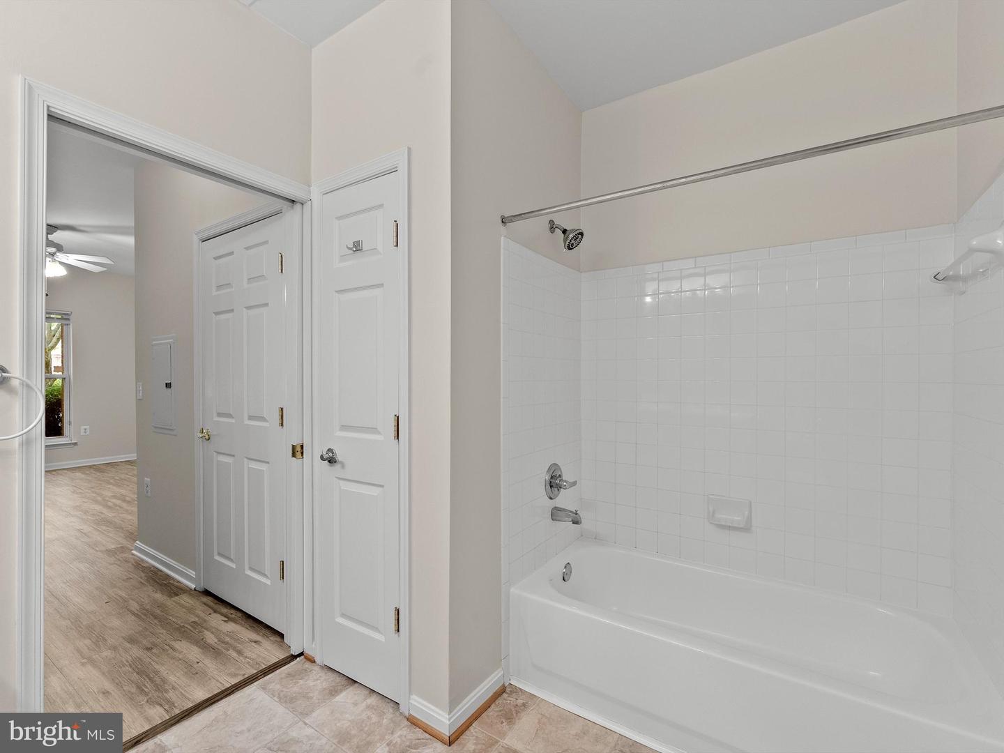 2911 DEER HOLLOW WAY #118, FAIRFAX, Virginia 22031, 2 Bedrooms Bedrooms, ,2 BathroomsBathrooms,Residential,For sale,2911 DEER HOLLOW WAY #118,VAFX2253848 MLS # VAFX2253848