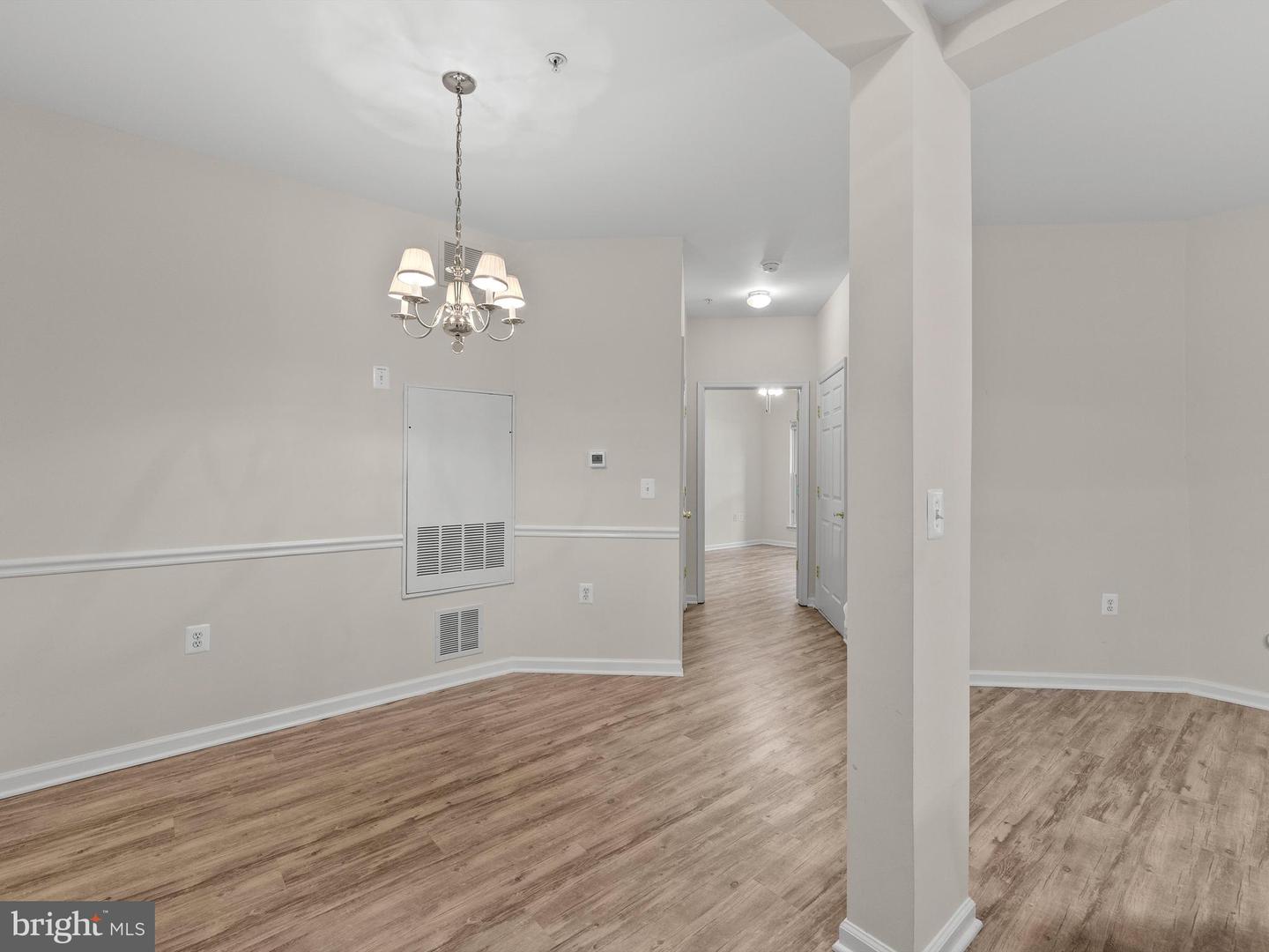 2911 DEER HOLLOW WAY #118, FAIRFAX, Virginia 22031, 2 Bedrooms Bedrooms, ,2 BathroomsBathrooms,Residential,For sale,2911 DEER HOLLOW WAY #118,VAFX2253848 MLS # VAFX2253848