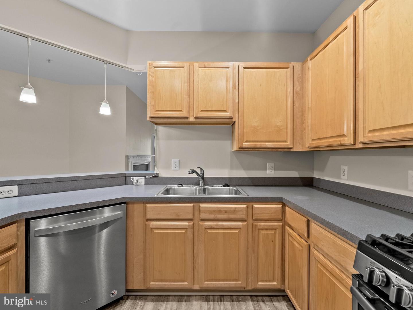 2911 DEER HOLLOW WAY #118, FAIRFAX, Virginia 22031, 2 Bedrooms Bedrooms, ,2 BathroomsBathrooms,Residential,For sale,2911 DEER HOLLOW WAY #118,VAFX2253848 MLS # VAFX2253848