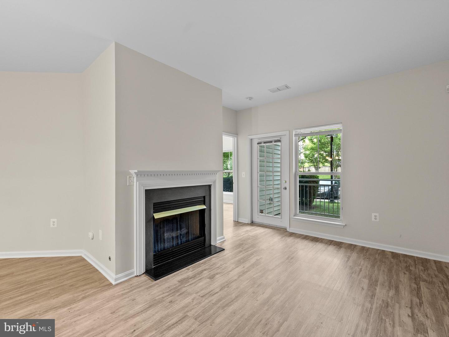 2911 DEER HOLLOW WAY #118, FAIRFAX, Virginia 22031, 2 Bedrooms Bedrooms, ,2 BathroomsBathrooms,Residential,For sale,2911 DEER HOLLOW WAY #118,VAFX2253848 MLS # VAFX2253848