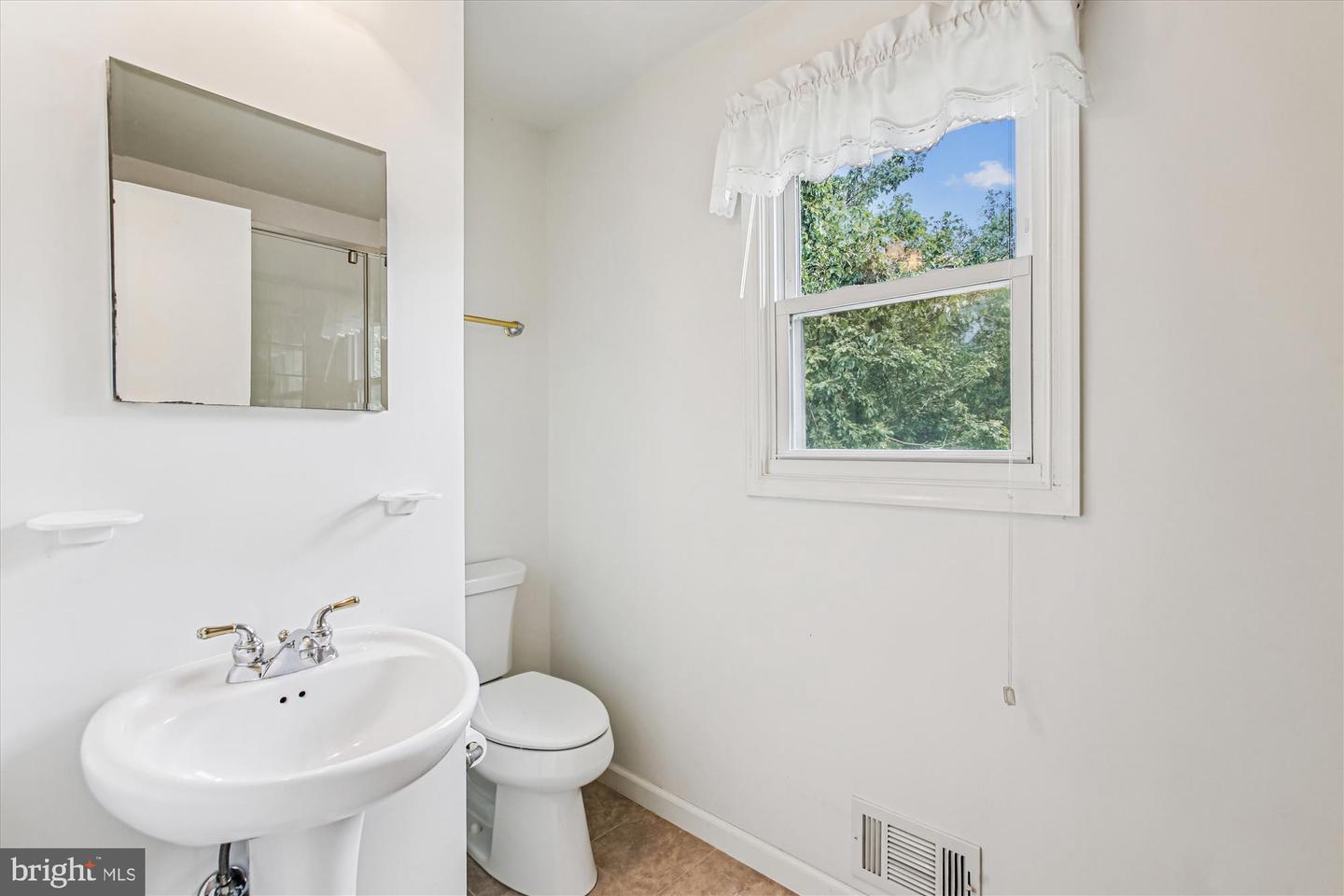 1931 POWHATAN ST, FALLS CHURCH, Virginia 22043, 5 Bedrooms Bedrooms, ,3 BathroomsBathrooms,Residential,For sale,1931 POWHATAN ST,VAFX2257868 MLS # VAFX2257868