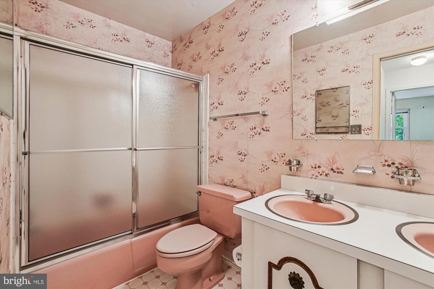 1931 POWHATAN ST, FALLS CHURCH, Virginia 22043, 5 Bedrooms Bedrooms, ,3 BathroomsBathrooms,Residential,For sale,1931 POWHATAN ST,VAFX2257868 MLS # VAFX2257868